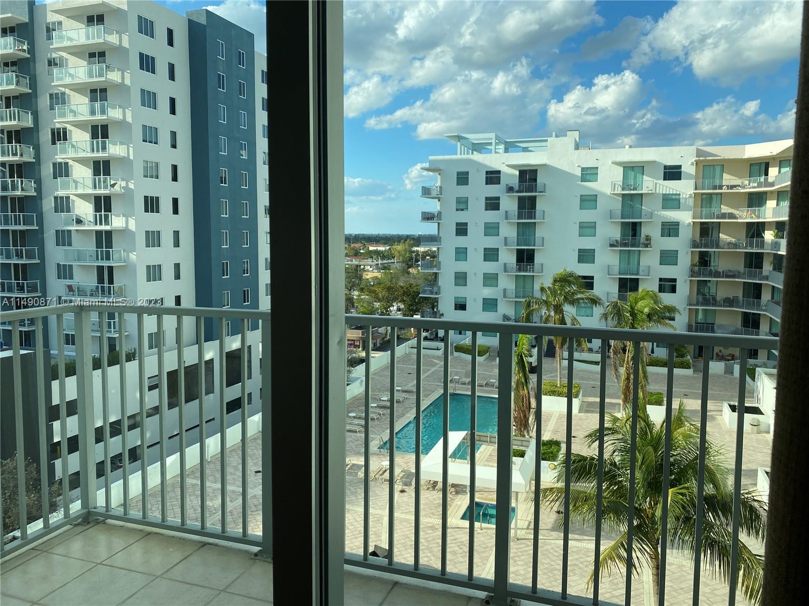 HOLLYWOOD STATION RES CON - Residential Lease