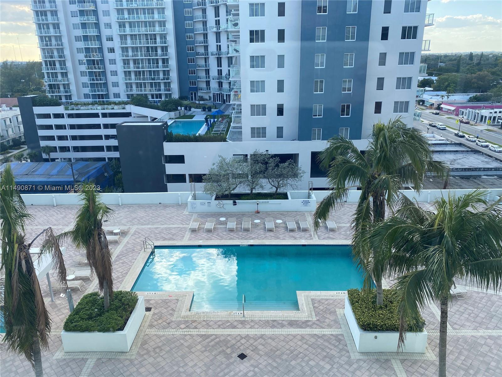 HOLLYWOOD STATION RES CON - Residential Lease
