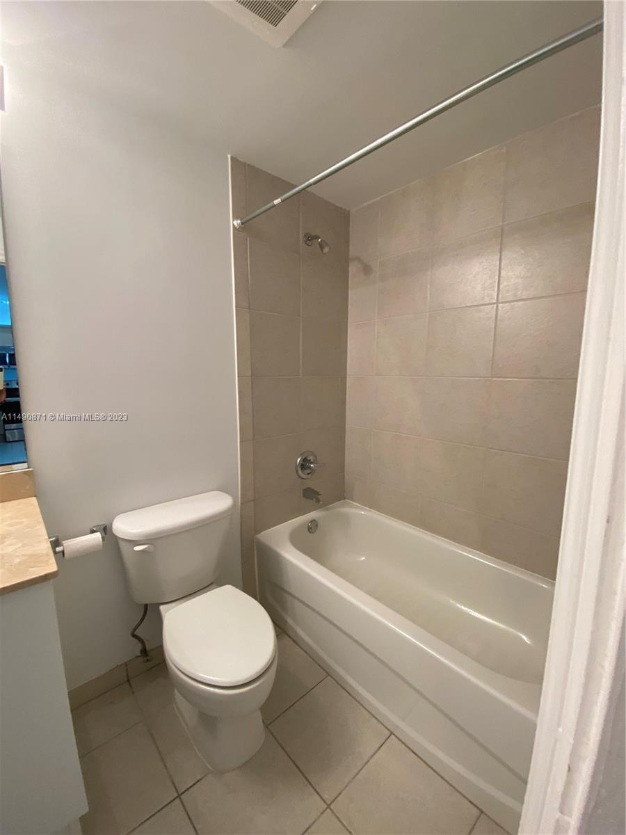 HOLLYWOOD STATION RES CON - Residential Lease