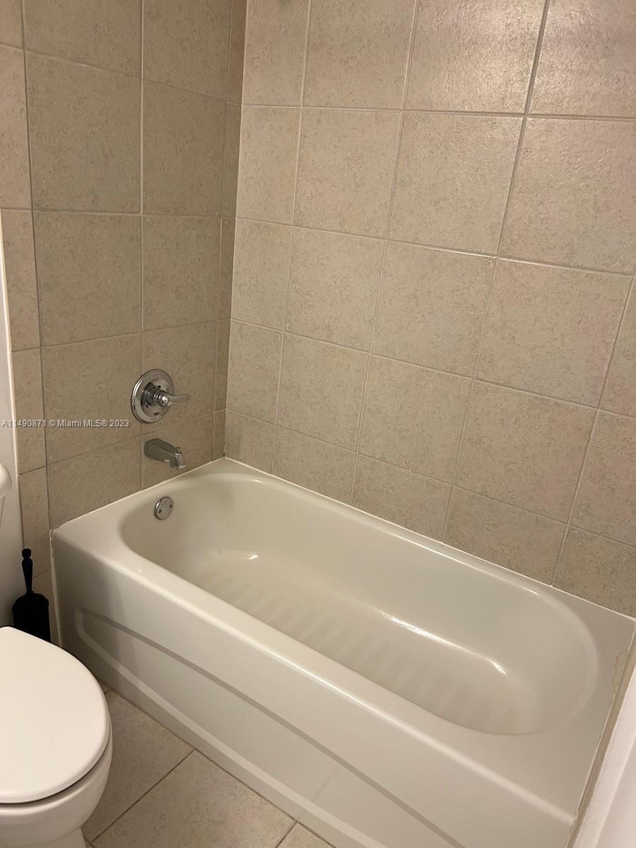 HOLLYWOOD STATION RES CON - Residential Lease