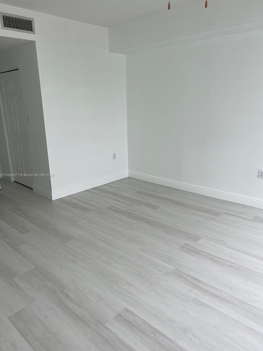 HOLLYWOOD STATION RES CON - Residential Lease