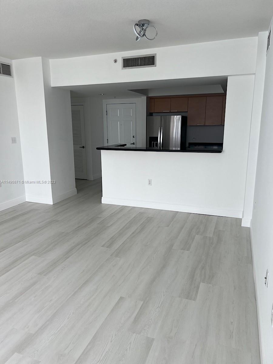 HOLLYWOOD STATION RES CON - Residential Lease