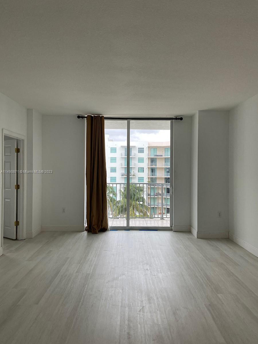 HOLLYWOOD STATION RES CON - Residential Lease