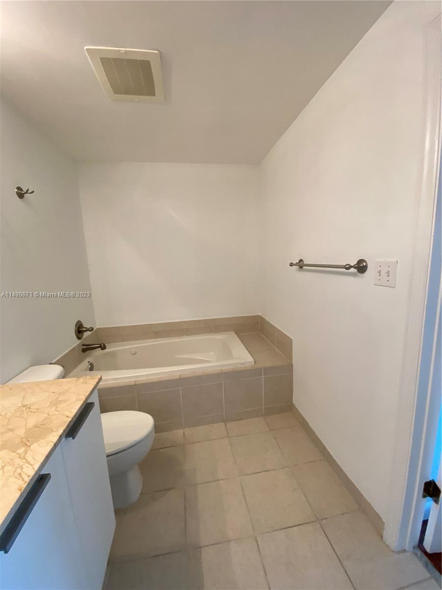 HOLLYWOOD STATION RES CON - Residential Lease