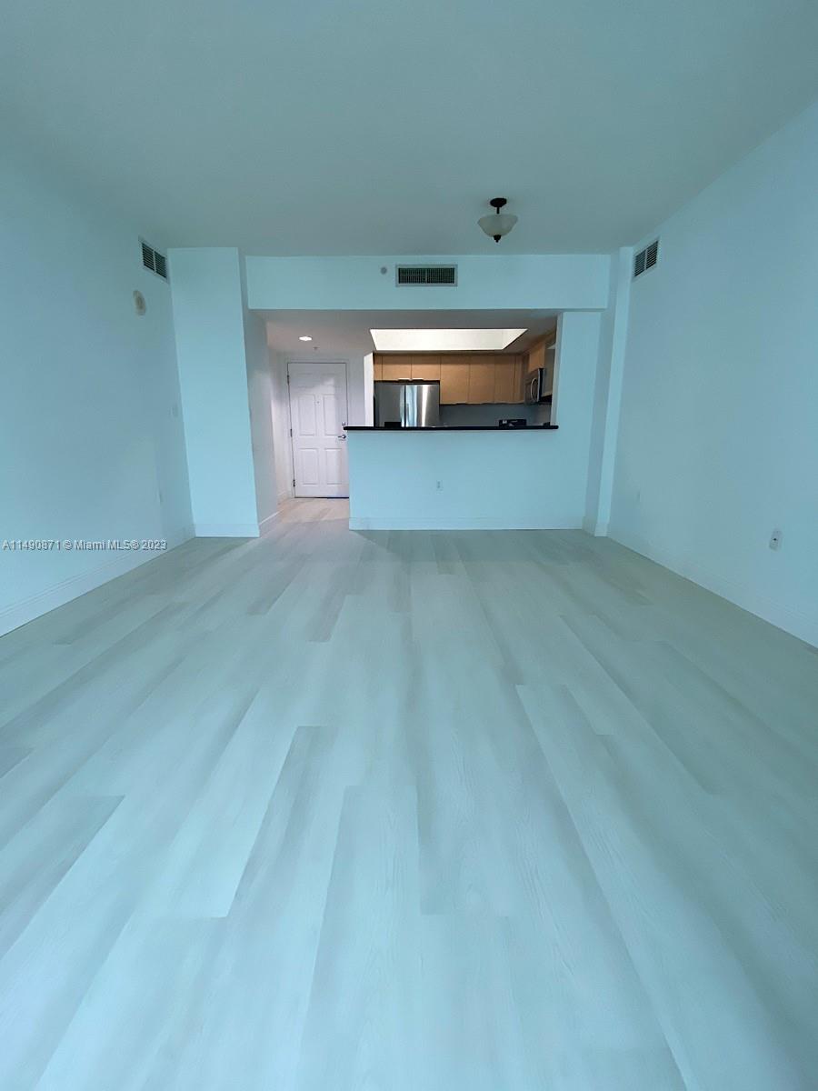 HOLLYWOOD STATION RES CON - Residential Lease