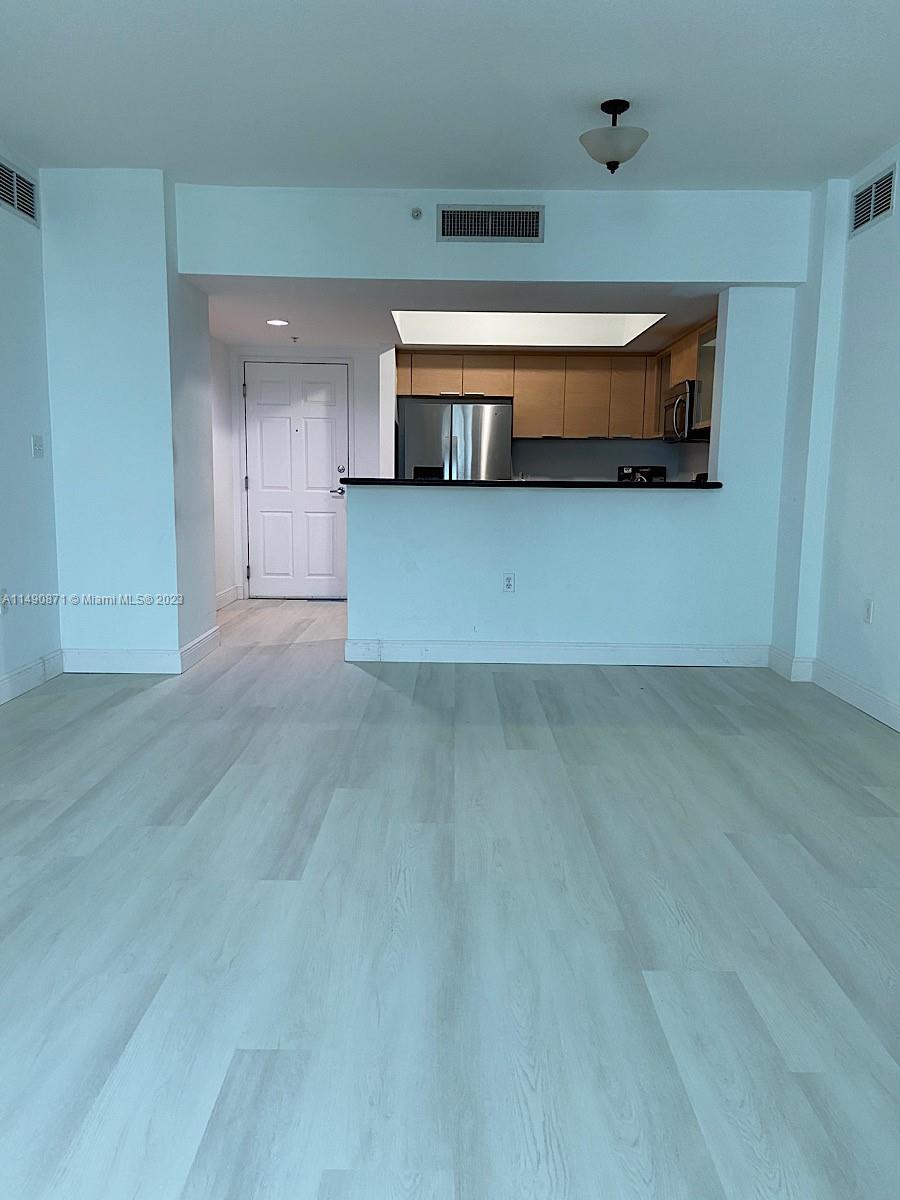 HOLLYWOOD STATION RES CON - Residential Lease