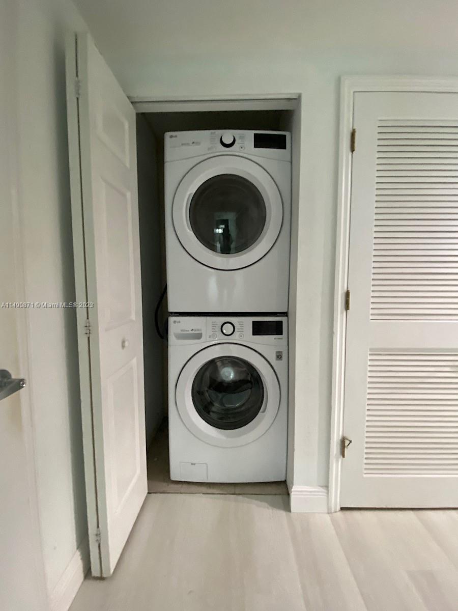 HOLLYWOOD STATION RES CON - Residential Lease