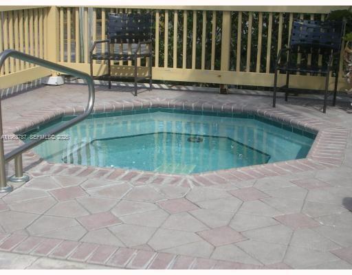 WINDWARD LAKES CONDO - Residential