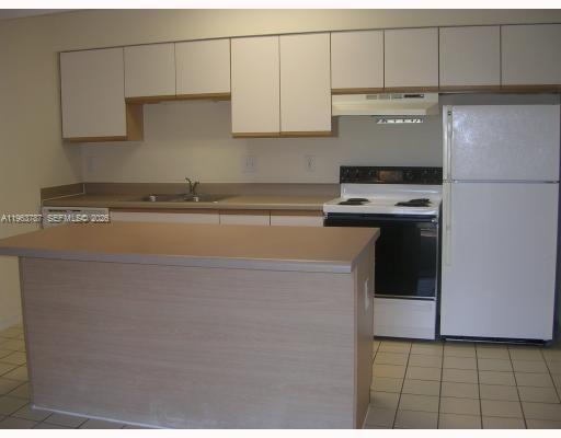WINDWARD LAKES CONDO - Residential