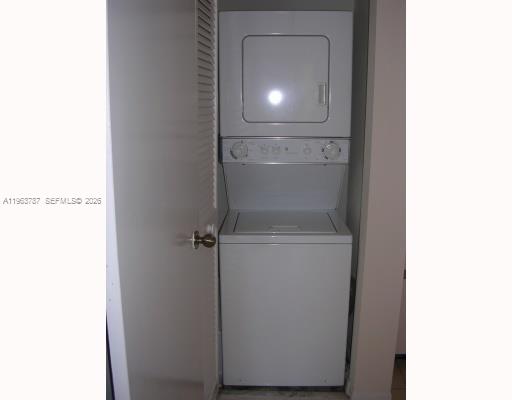 WINDWARD LAKES CONDO - Residential