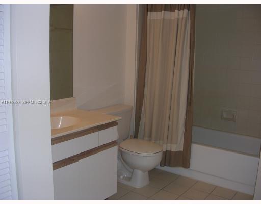 WINDWARD LAKES CONDO - Residential