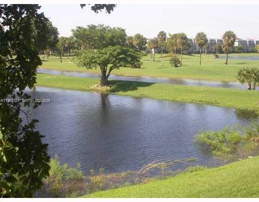 WINDWARD LAKES CONDO - Residential