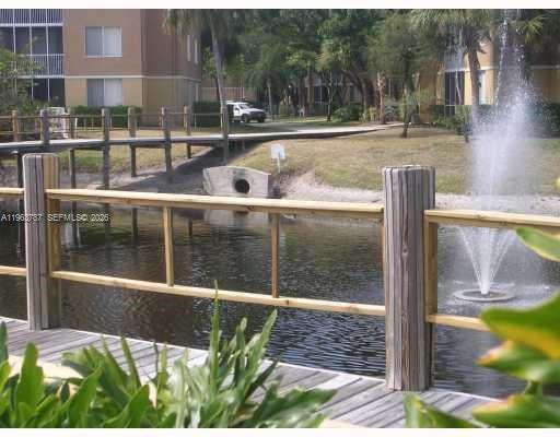 WINDWARD LAKES CONDO - Residential