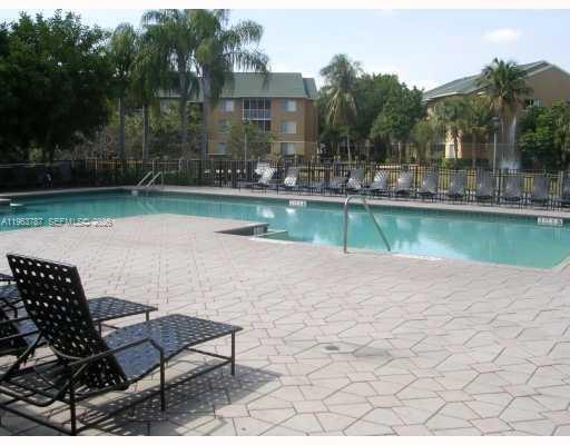 WINDWARD LAKES CONDO - Residential
