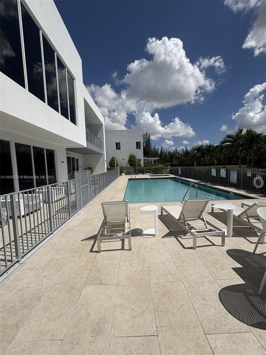 DORAL PALMS NORTH - Residential