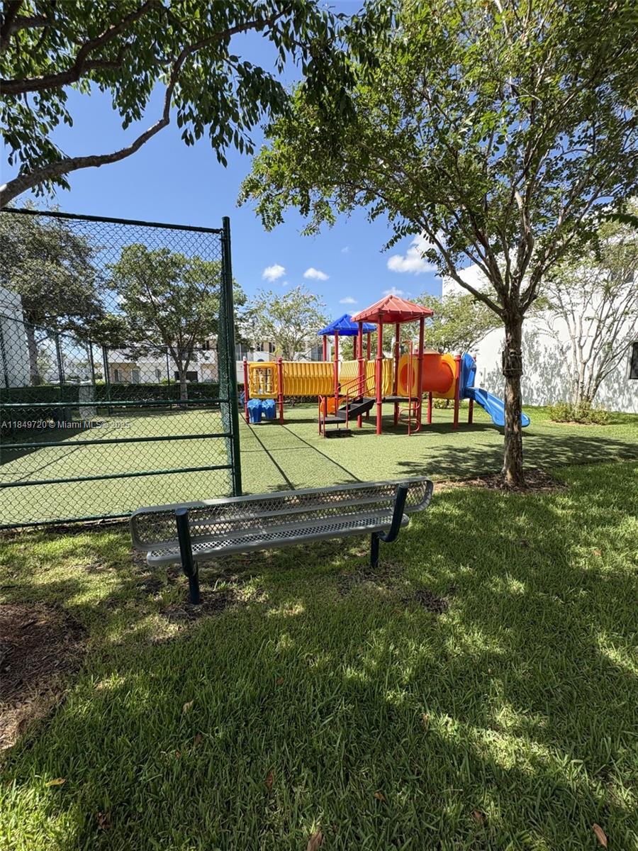 DORAL PALMS NORTH - Residential