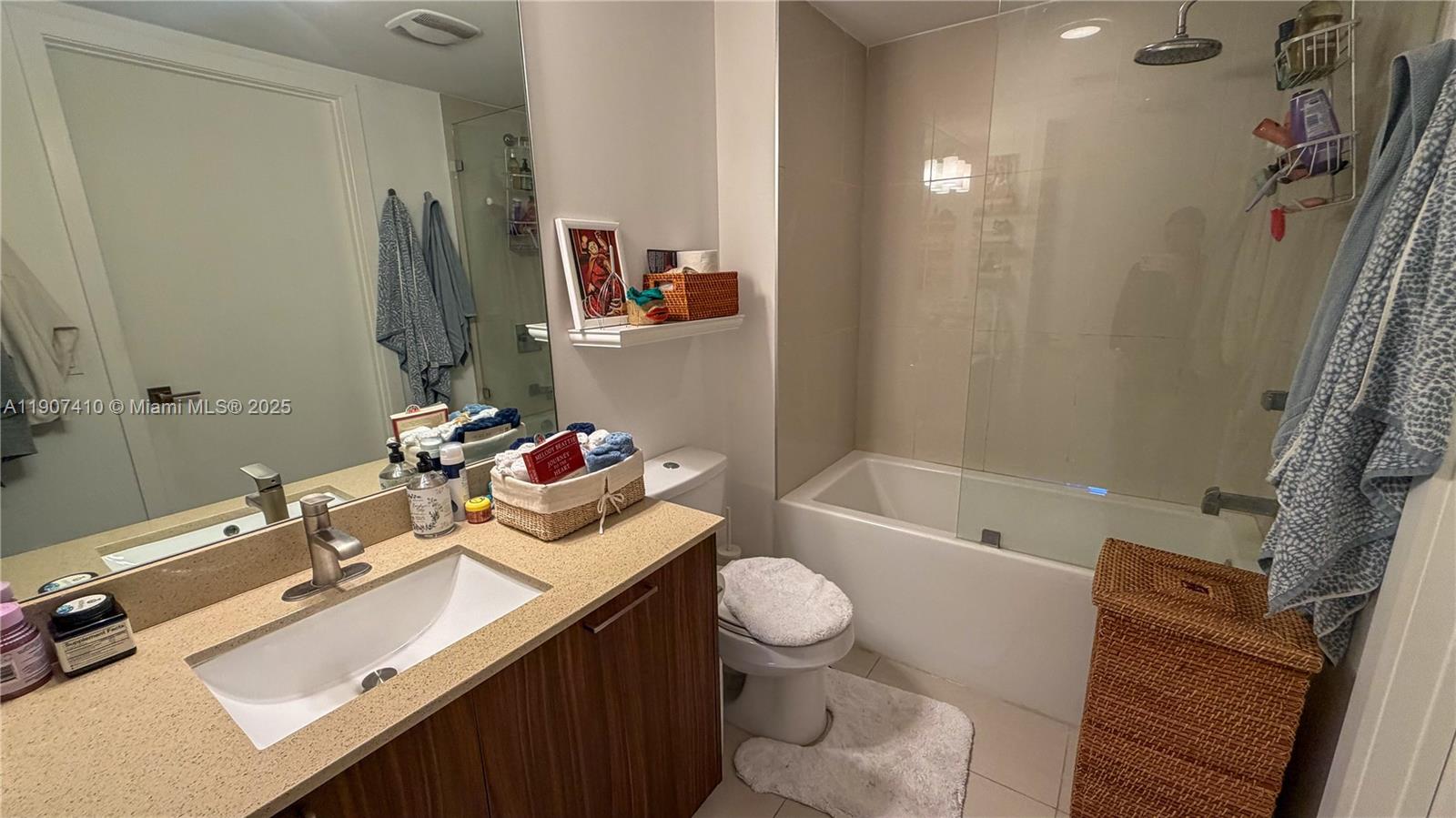 5252 PASEO CONDO - Residential Lease