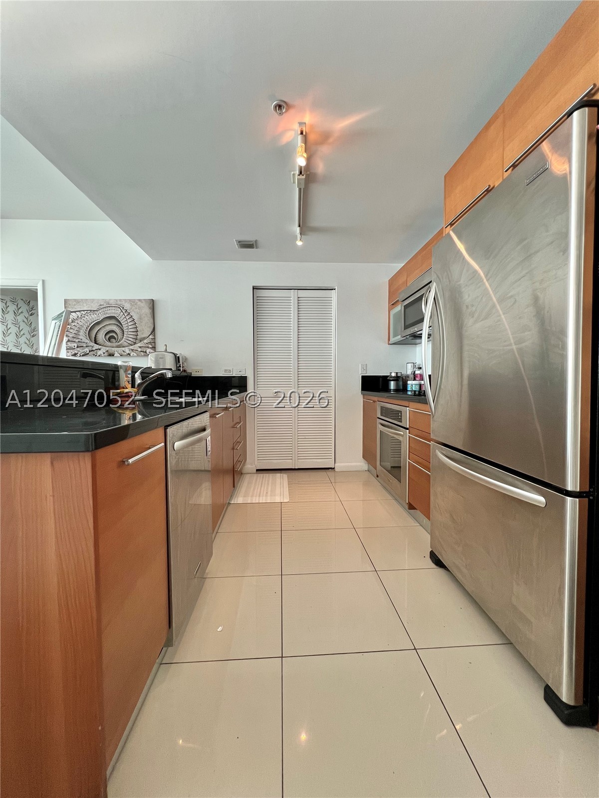 VIZCAYNE NORTH CONDO - Residential Lease
