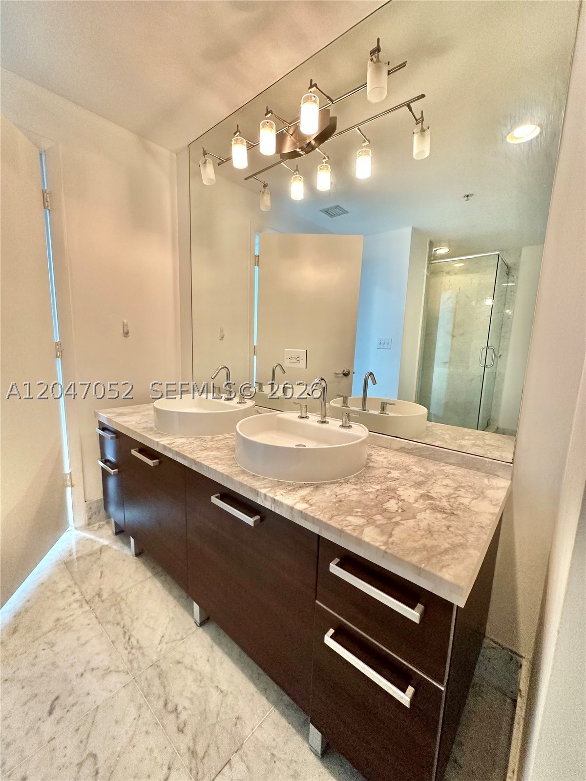 VIZCAYNE NORTH CONDO - Residential Lease