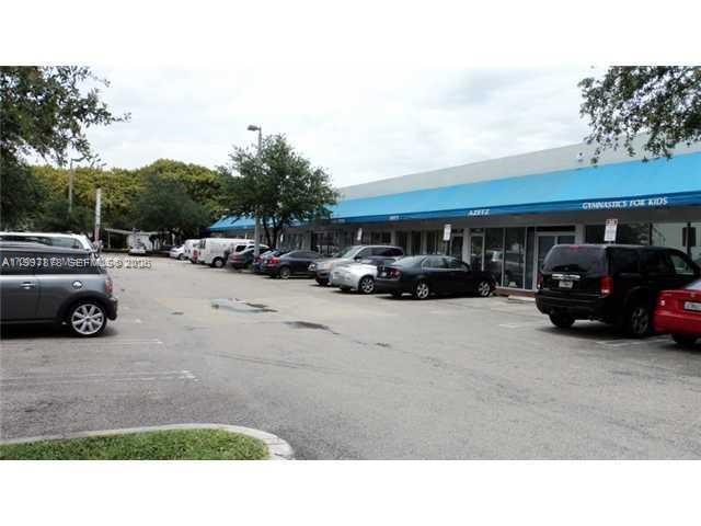 APROXIMATLEY 1,500 SQFT, PERFECT FOR TRAVEL AGENCY, REAL ESTATE OFFICE, MEDICAL, SUPPLY STORE, GYM AND MUCH MORE, OUTSTANDING LOCATION ON CORAL WAY BESIDES WEST BRICKELL, WITH MANY PARKING SPACE CLOSE TO 1-95, U.S.1, CORAL GABLES, COCONUT GROVE AND BRICKEL. OPERATING EXPENSES $300.00