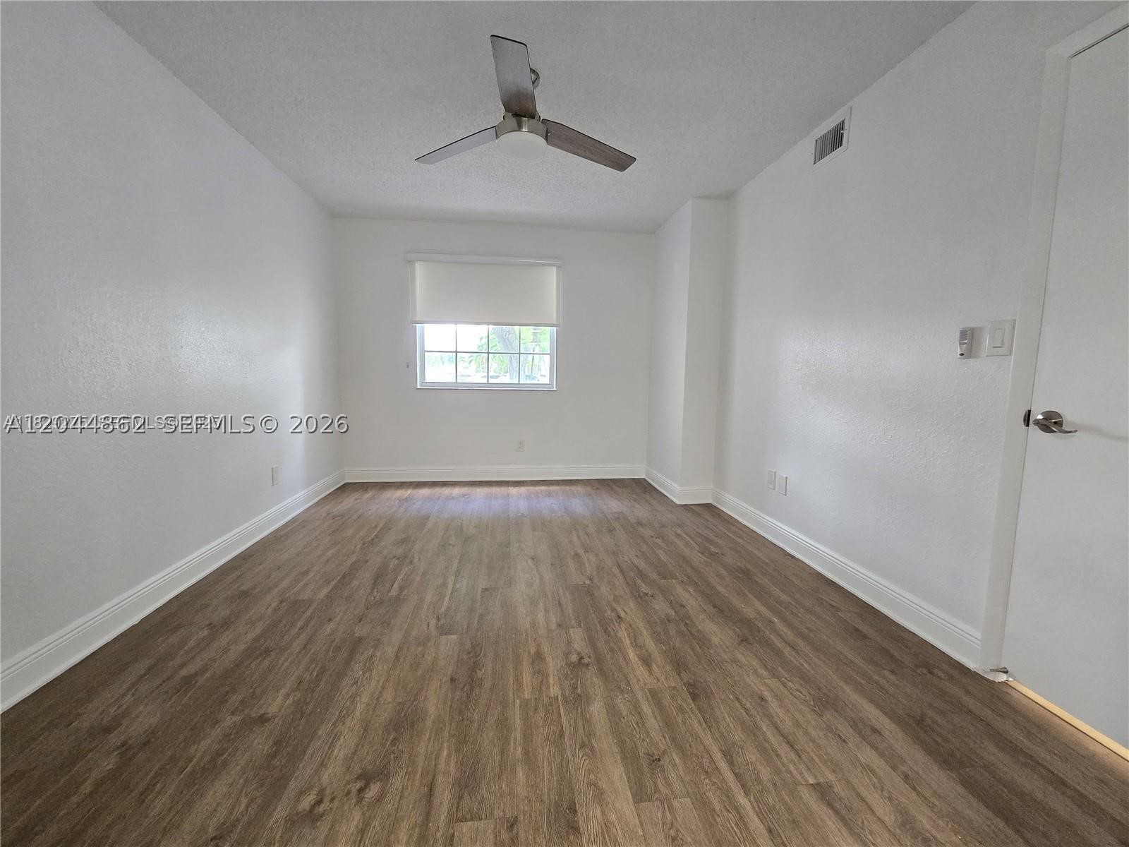 LAKEVIEW CLUB CONDO - Residential Lease