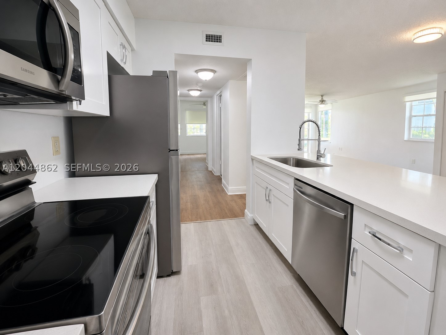 LAKEVIEW CLUB CONDO - Residential Lease