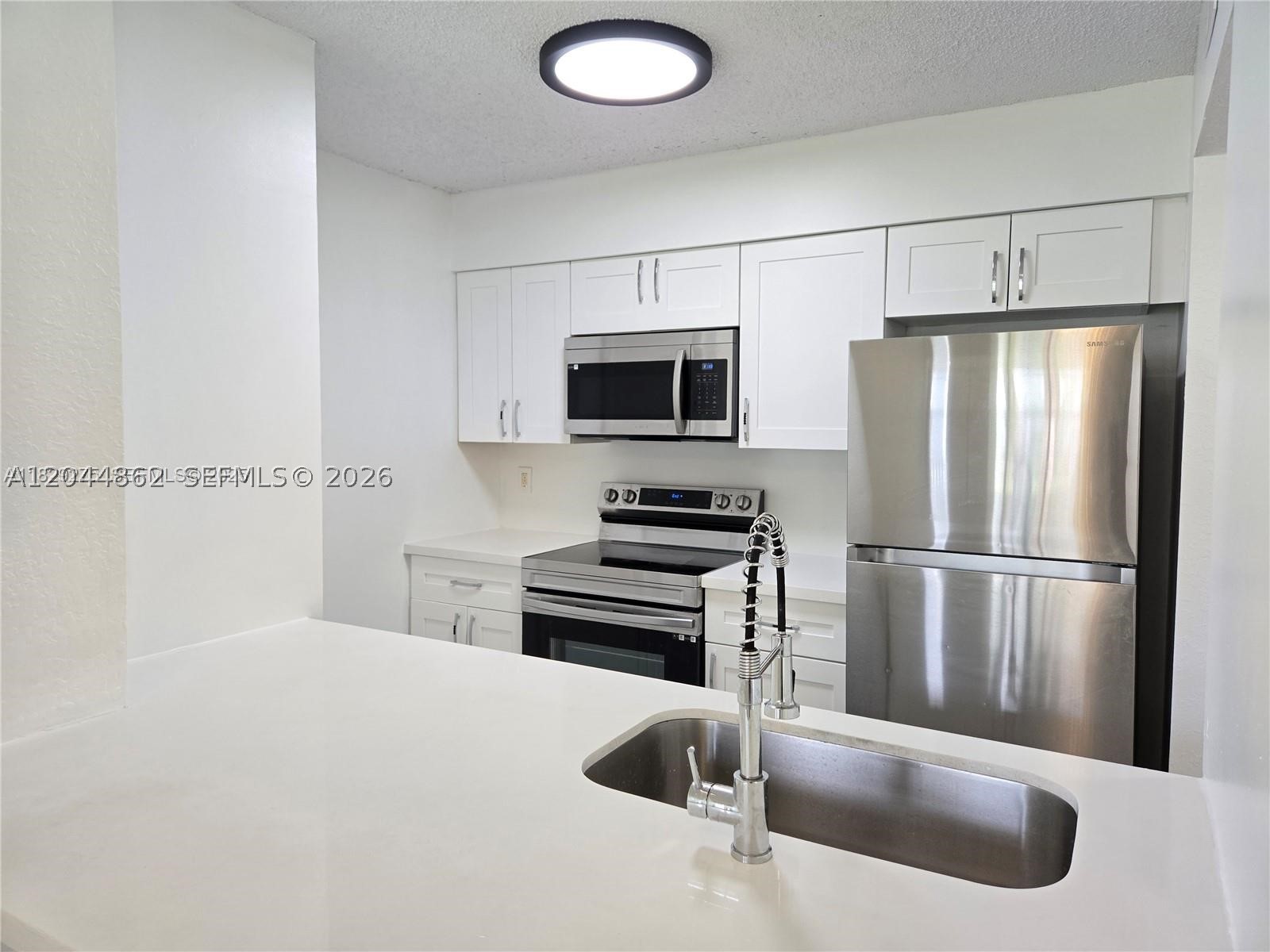 LAKEVIEW CLUB CONDO - Residential Lease