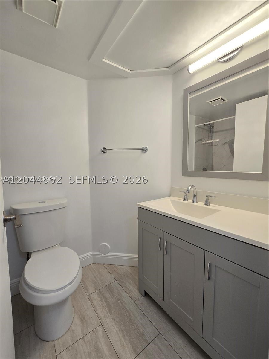 LAKEVIEW CLUB CONDO - Residential Lease