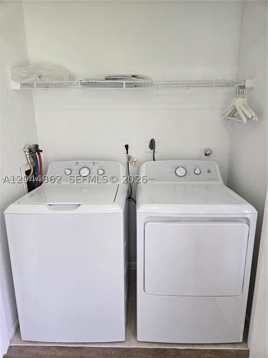 LAKEVIEW CLUB CONDO - Residential Lease