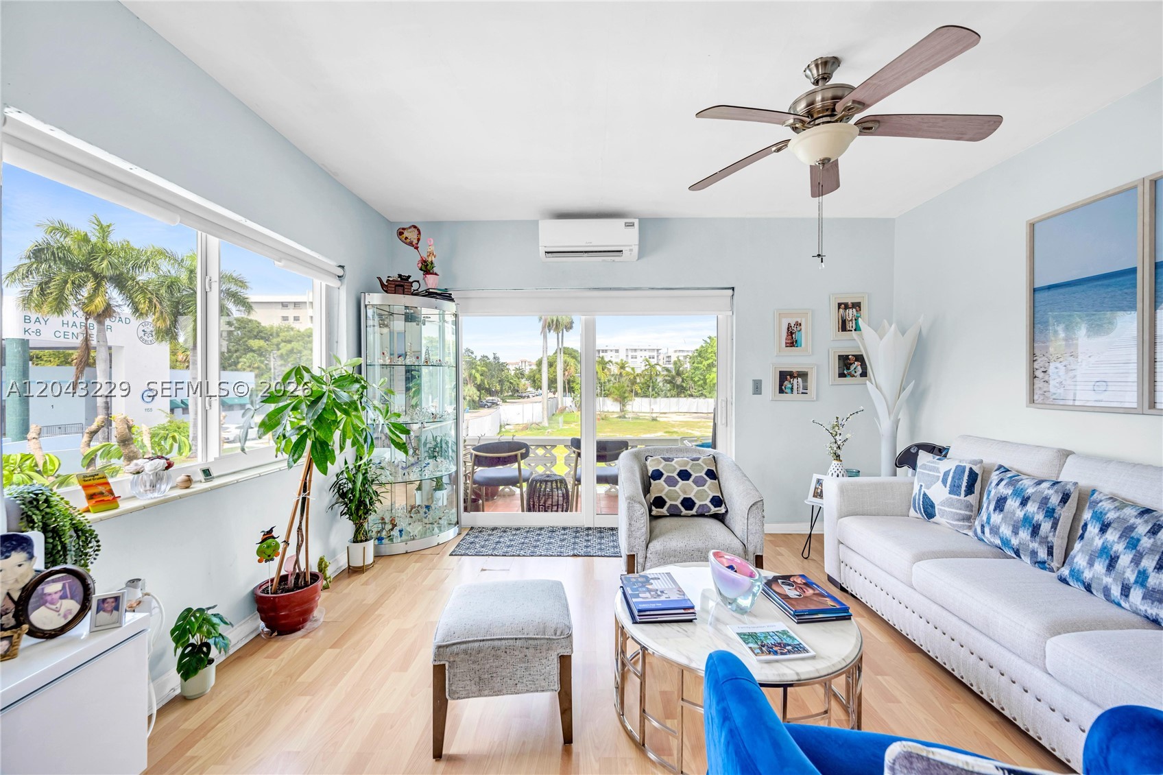 CORNER 1BR/1B Condo in the Heart of Bay Harbor Isles. Directly across the street from Bay Harbor Elementary. Unit gets a flow of Natural light and comes with 2 designated parking spots. walking distance from Miami Beach , Bal Harbor Shops , Pura Vida and an array of international cuisine.
