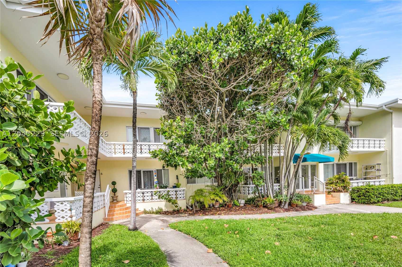 HARBOUR POINT CONDO - Residential