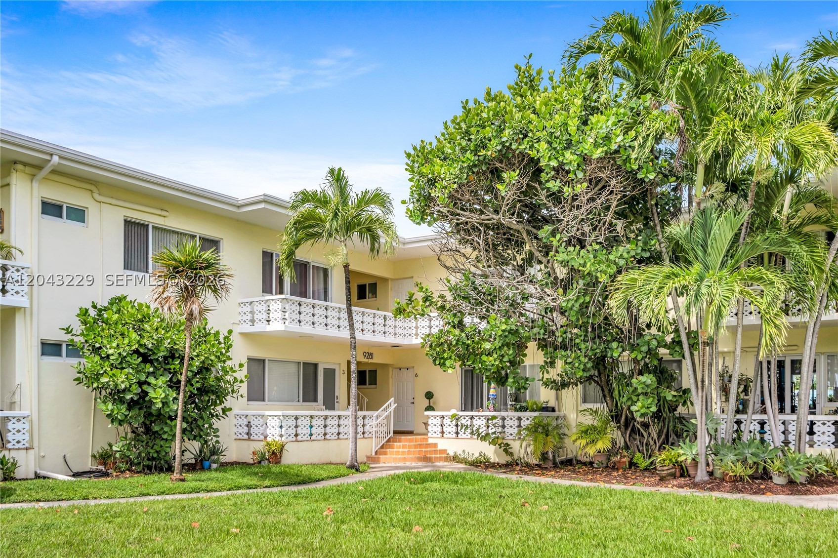 HARBOUR POINT CONDO - Residential