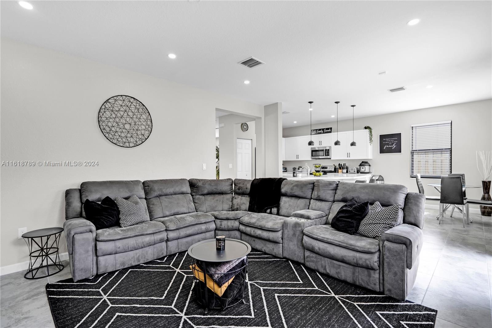 VIA VENTURA NEIGHBORHOOD - Residential