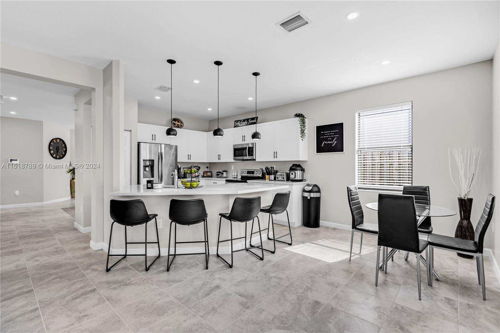 VIA VENTURA NEIGHBORHOOD - Residential