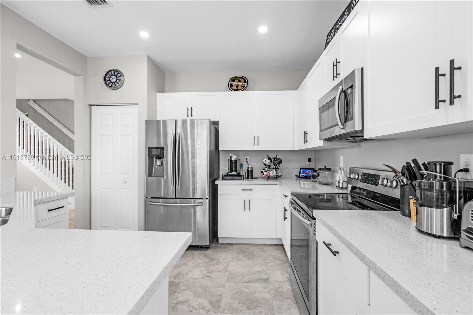 VIA VENTURA NEIGHBORHOOD - Residential