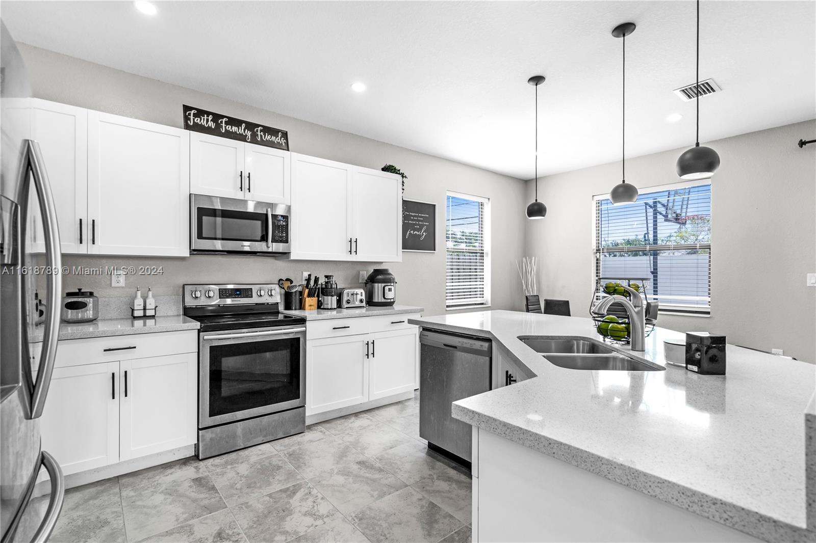 VIA VENTURA NEIGHBORHOOD - Residential