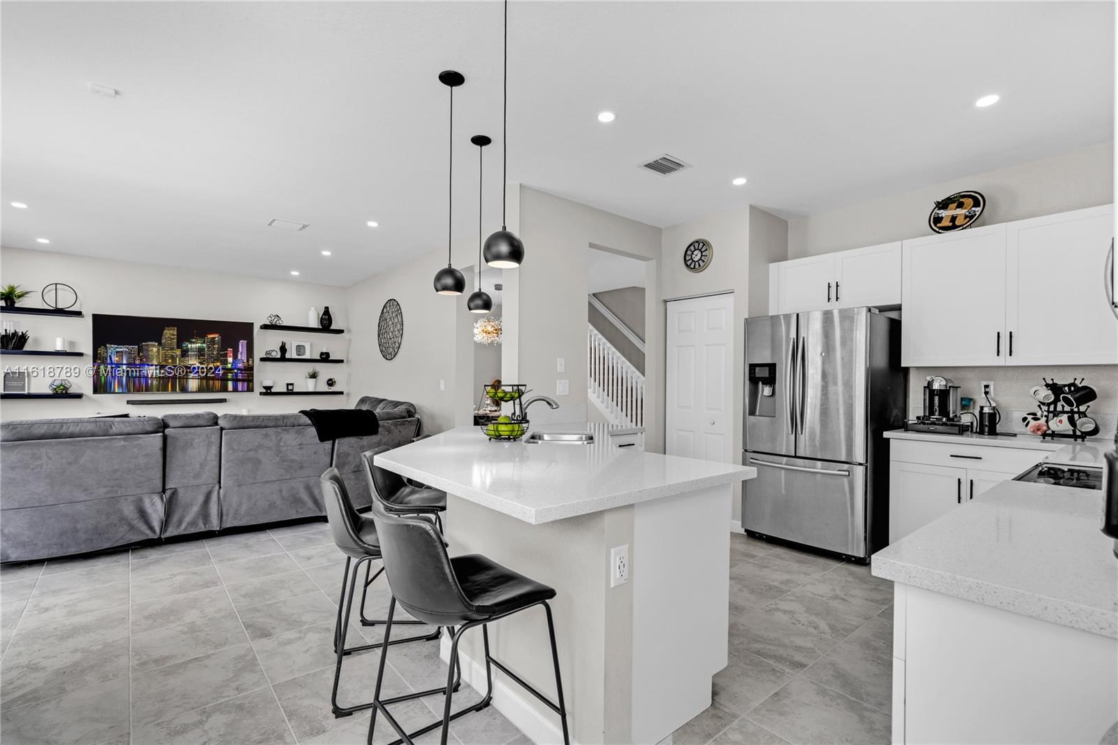 VIA VENTURA NEIGHBORHOOD - Residential