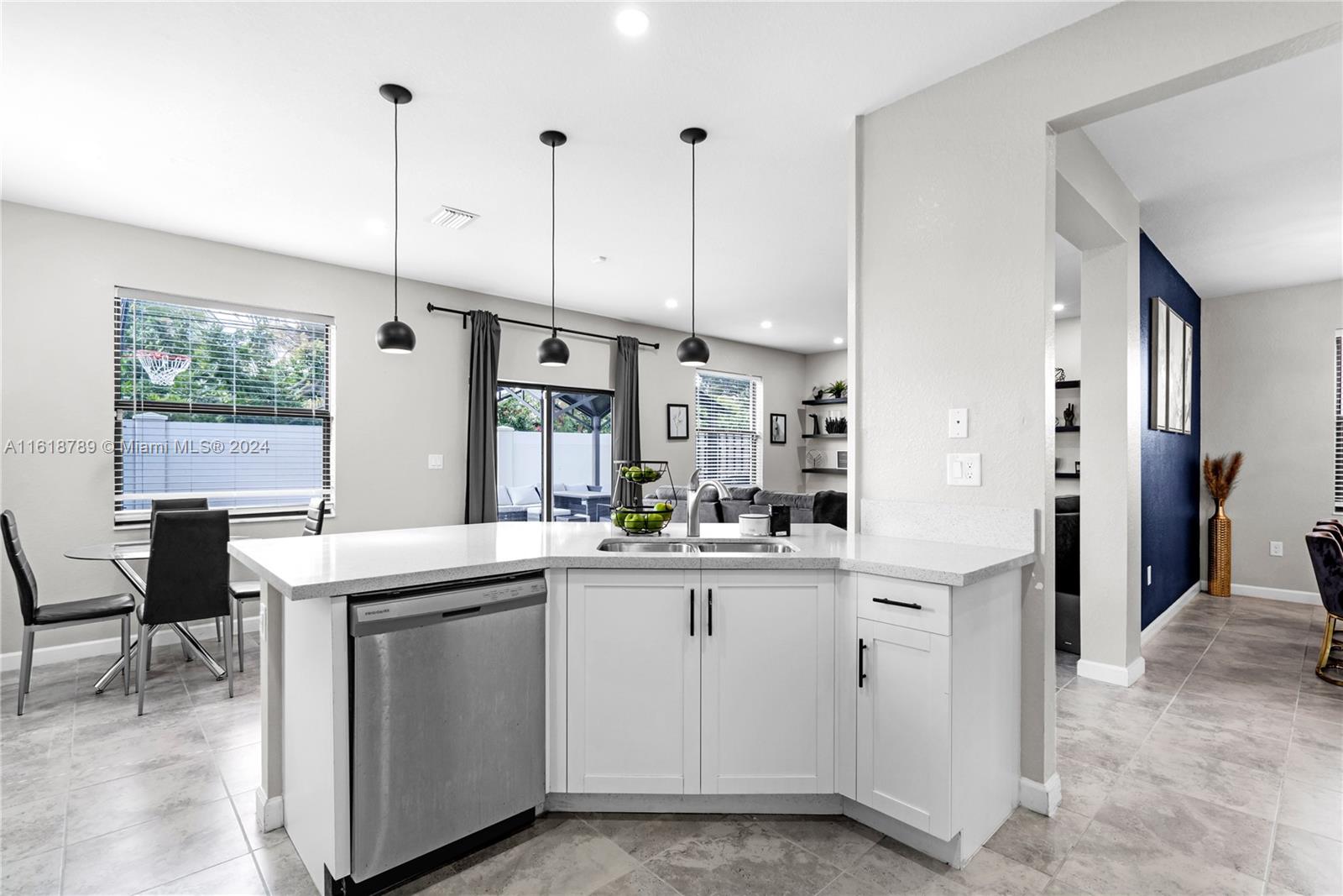 VIA VENTURA NEIGHBORHOOD - Residential