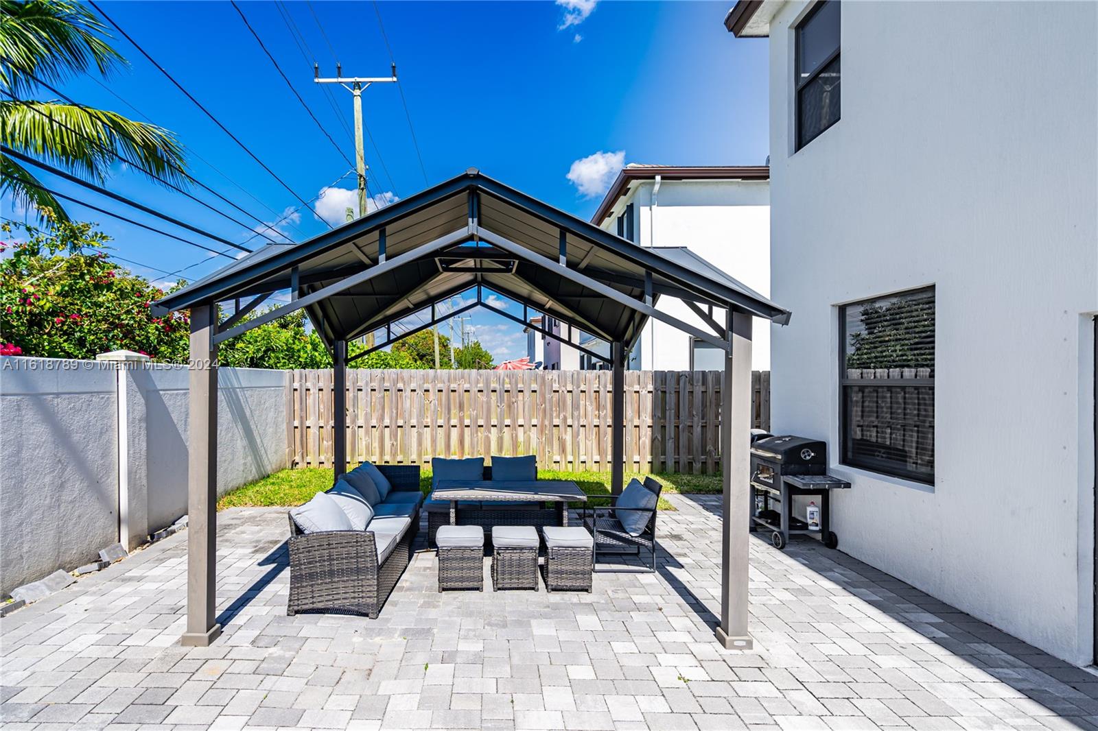 VIA VENTURA NEIGHBORHOOD - Residential
