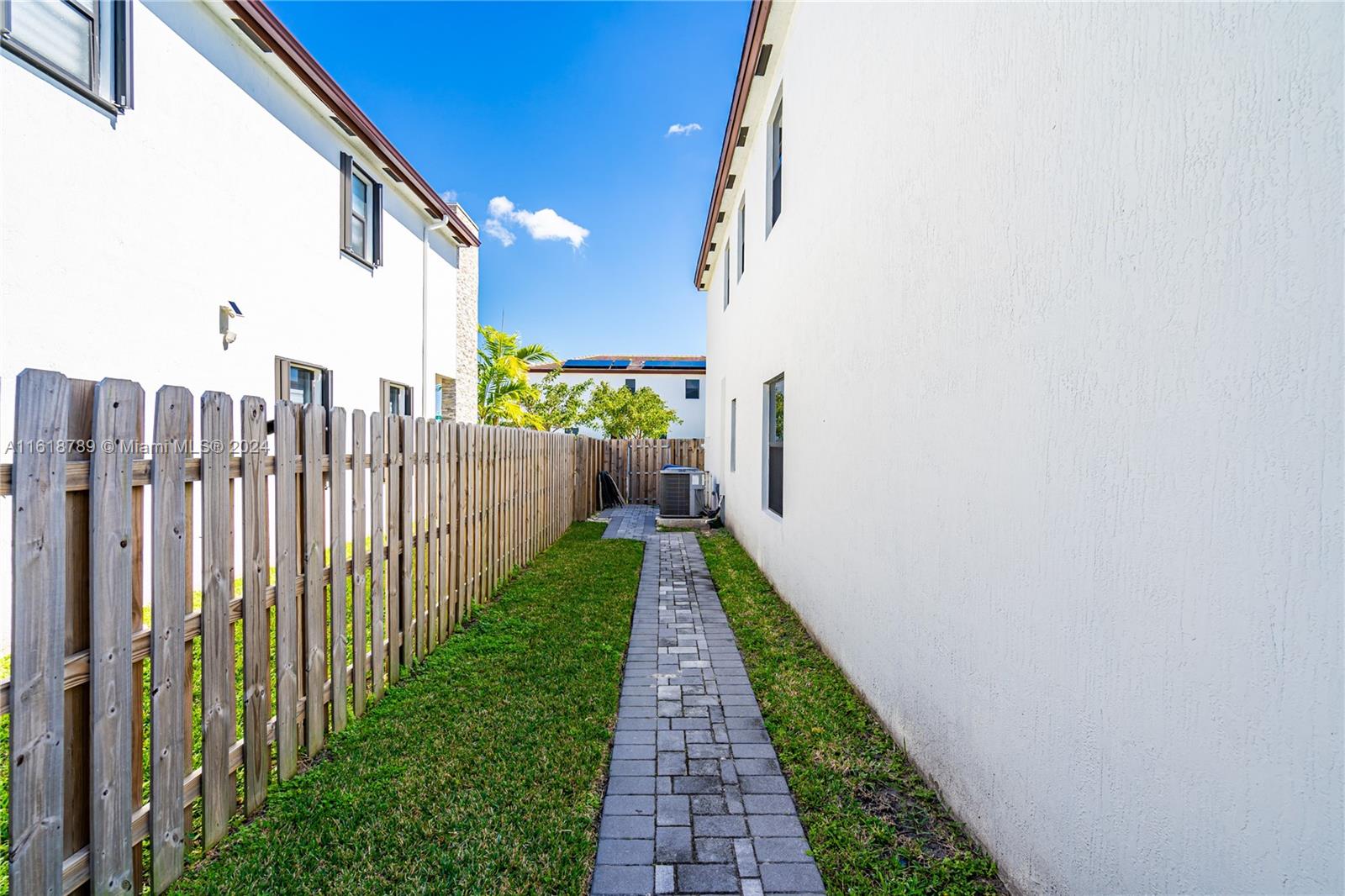 VIA VENTURA NEIGHBORHOOD - Residential