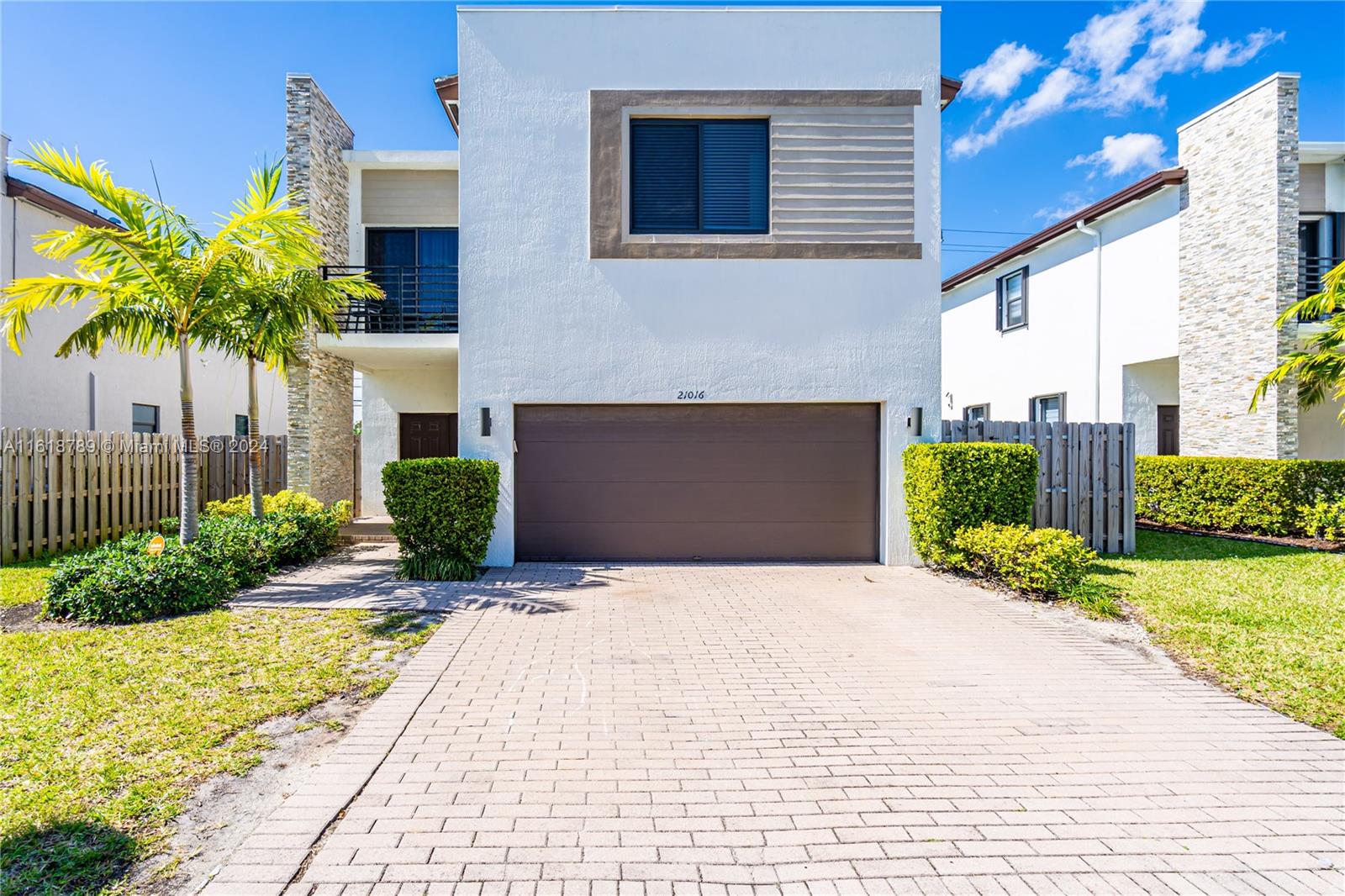 VIA VENTURA NEIGHBORHOOD - Residential