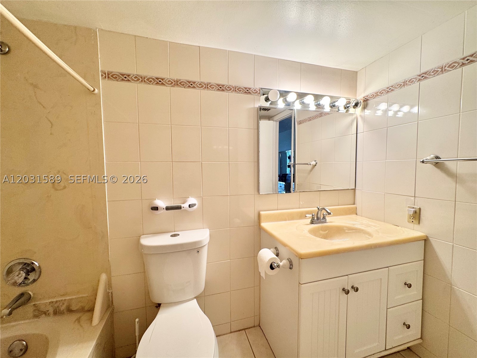 FAIRVIEW HOUSE CONDO - Residential