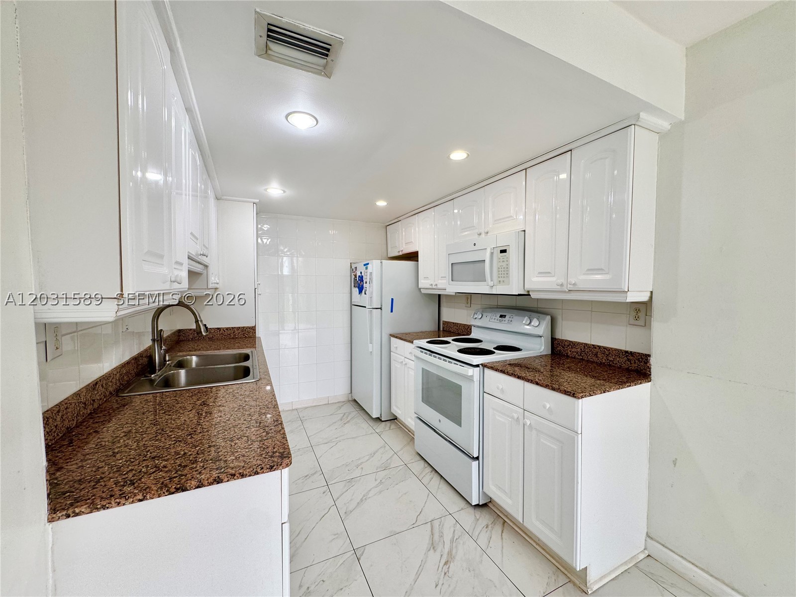 FAIRVIEW HOUSE CONDO - Residential