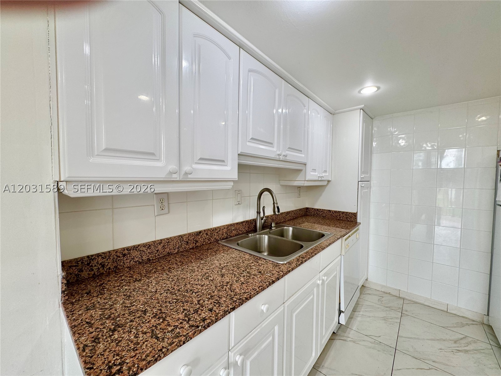 FAIRVIEW HOUSE CONDO - Residential
