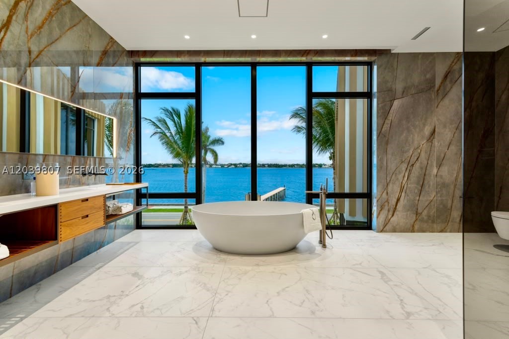 BEACH SHORES - Residential