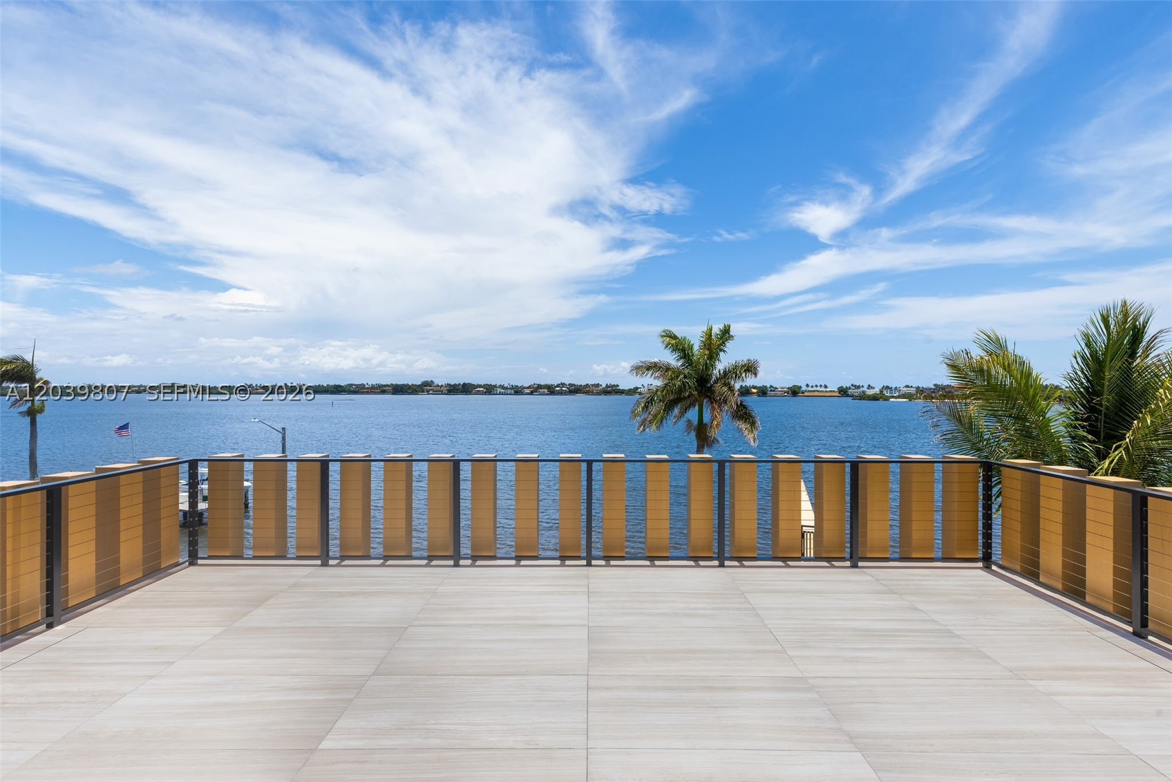 BEACH SHORES - Residential