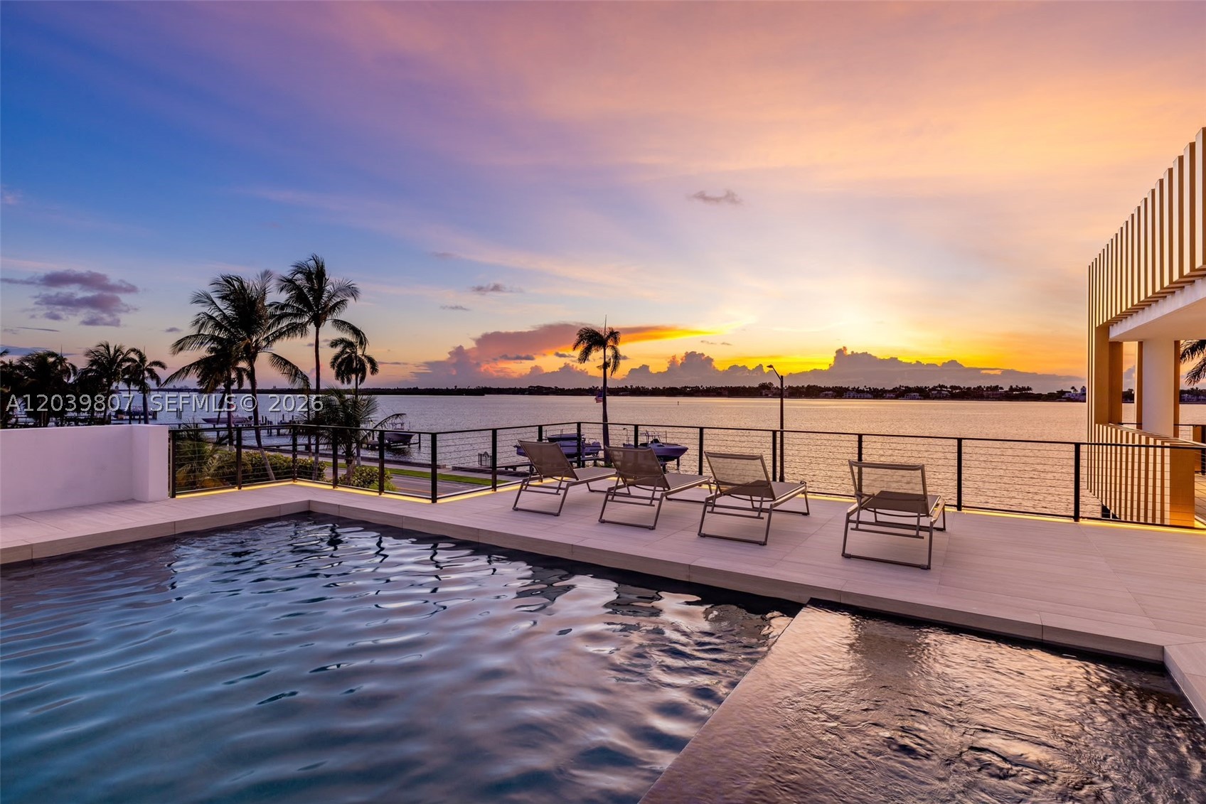 BEACH SHORES - Residential