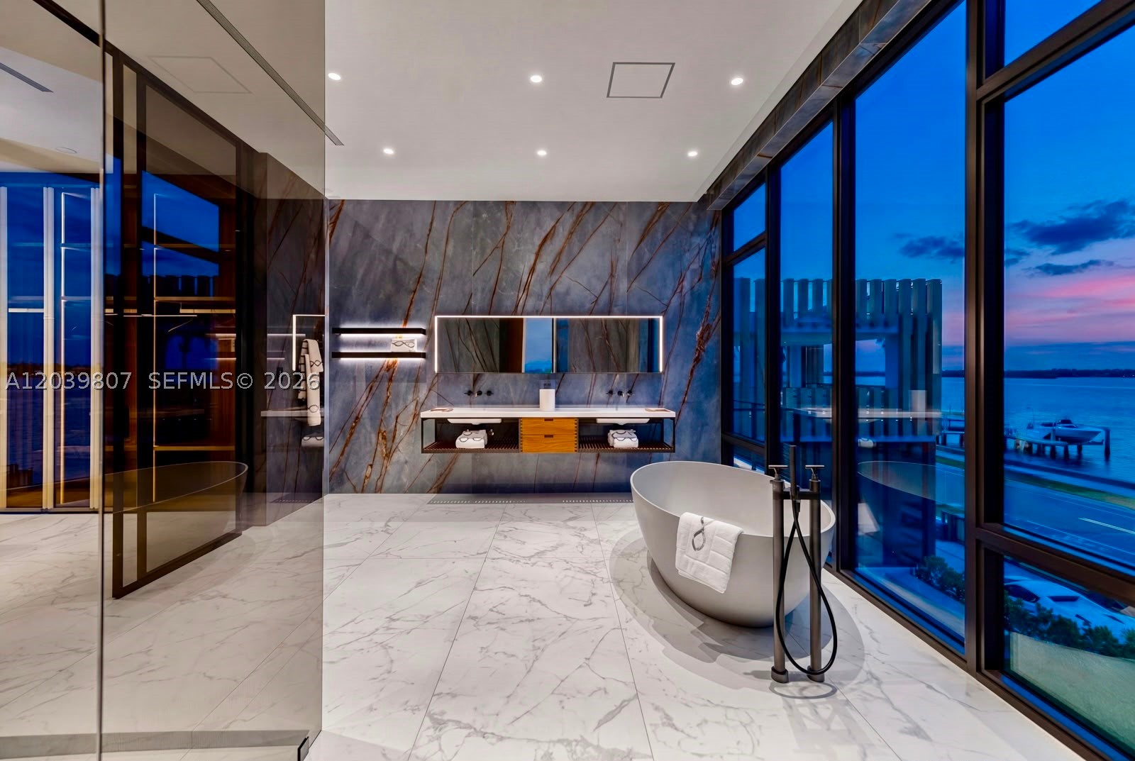 BEACH SHORES - Residential