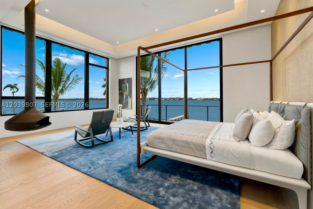 BEACH SHORES - Residential