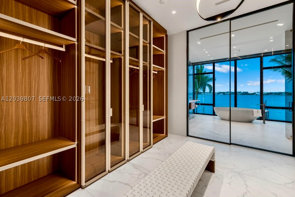 BEACH SHORES - Residential